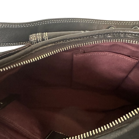 Coach Elegant Black Leather Shoulder Bag - Picture 4 of 13